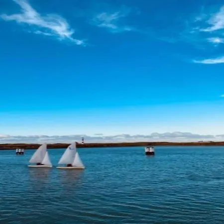 Relaxing Coastal Escape شقة